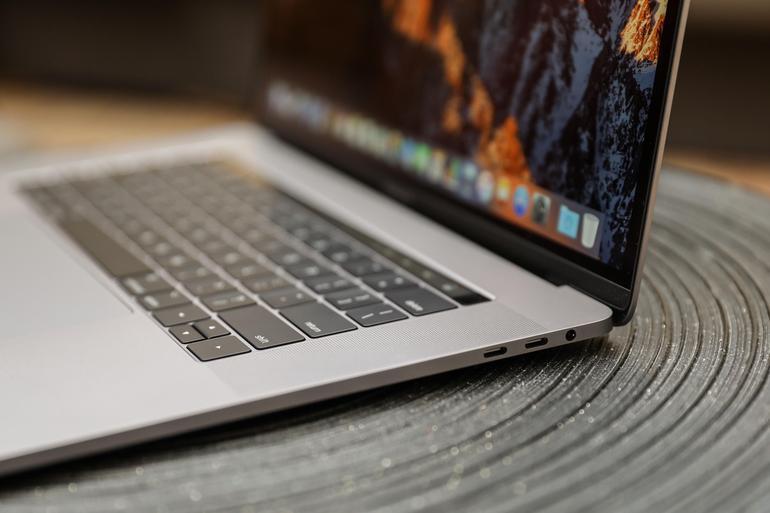 Cómo conectar pantallas externas a un MacBook Pro 2019