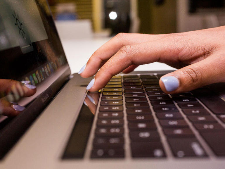 Cómo algunos Macs de negocios pueden ser pirateados desde el primer momento