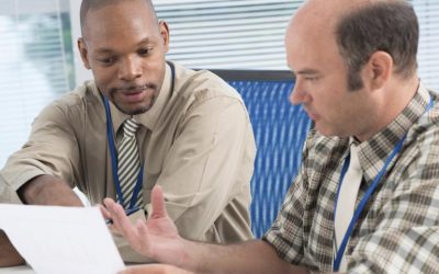 Cómo 60 minutos pueden poner fin a las estresantes revisiones anuales de desempeño