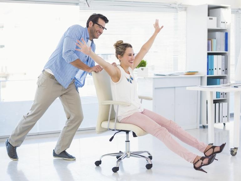 Cómo divertirse en el trabajo puede hacer que los empleados sean más productivos