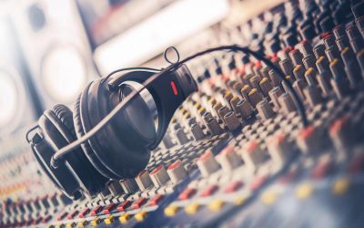 Cómo la radio hablada sigue siendo relevante en la era digital