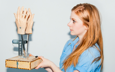 Cómo la’Reina de los Robots de Mierda’ crea máquinas que sirven a un propósito mayor