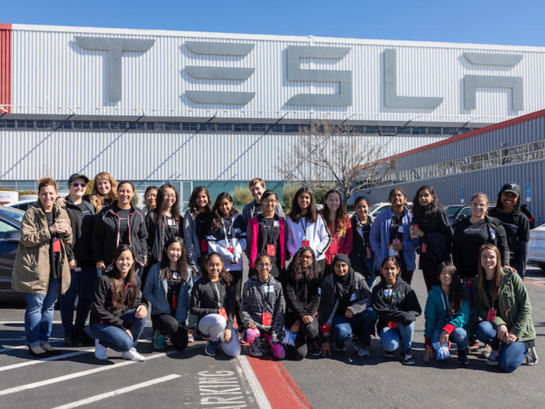 Cómo Tesla está ayudando a las niñas a aprender sobre ingeniería